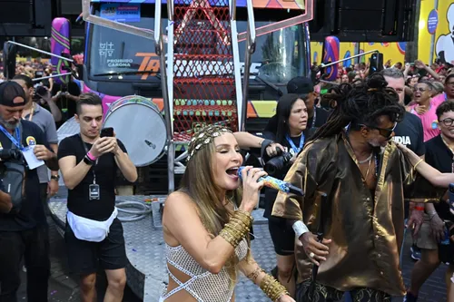 
				
					Carnaval 2025: Claudia Leitte recebe vaias e aplausos durante abertura
				
				