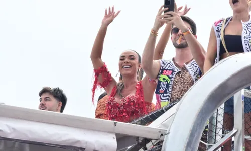 
				
					Carnaval 2025: Ivete Sangalo reúne famosos em trio no 3º dia de folia
				
				