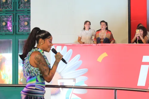 
				
					Carnaval 2025: Ludmilla emociona ao fazer homenagem a Preta Gil
				
				