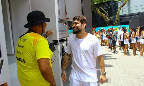 
				
					Carnaval 2025: filho de Saulo curte folia ao lado da namorada; FOTOS
				
				