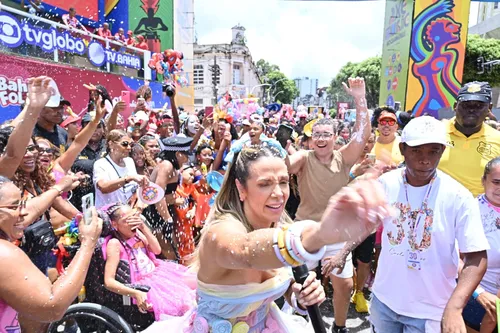 
				
					Carnaval: Carla Perez se apresenta com bloco infantil no Campo Grande
				
				