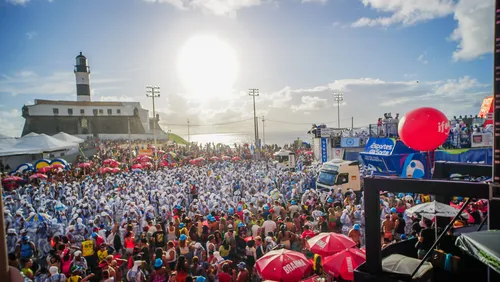 
				
					Carnaval: Daniela e Tony tretam e famosa é presa no 5º dia em Salvador
				
				