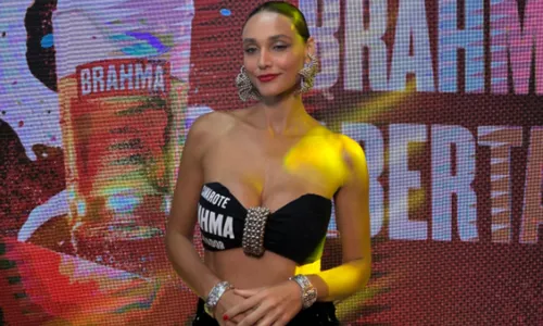 
				
					Carnaval: Débora Nascimento celebra namoro com ex de Rafa Kalimann
				
				