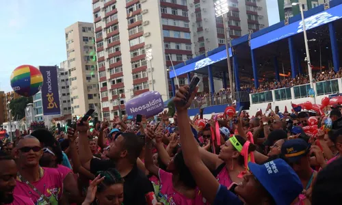 
				
					Carnaval: Léo Santana curte momento fofo com Liz antes de puxar trio
				
				