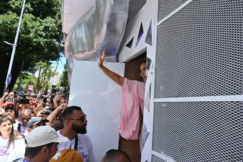 
				
					Carnaval: chegada de Ivete Sangalo gera tumulto no circuito Osmar
				
				