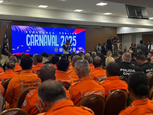 
				
					Carnaval na Bahia terá 37 mil policiais e 1,5 mil câmeras inteligentes
				
				