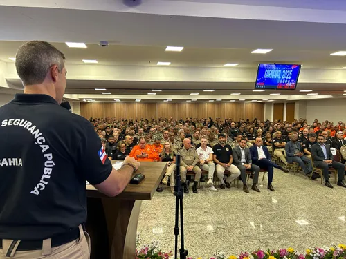 
				
					Carnaval na Bahia terá 37 mil policiais e 1,5 mil câmeras inteligentes
				
				