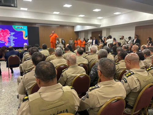 
				
					Carnaval na Bahia terá 37 mil policiais e 1,5 mil câmeras inteligentes
				
				