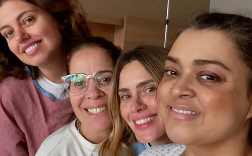 
				
					Carolina Dieckmann sofre reação alérgica após visitar Preta Gil
				
				