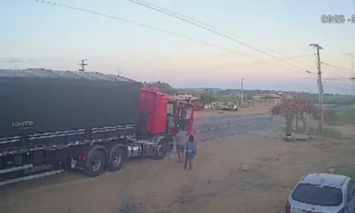 
				
					Carreta desgovernada mata casal e deixa criança ferida na Bahia
				
				