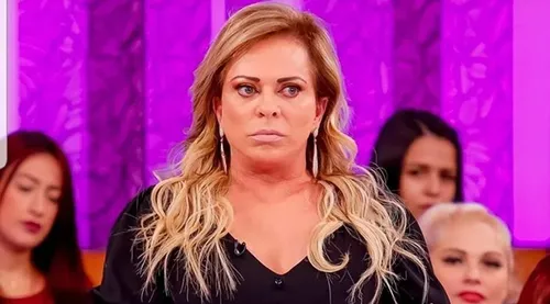 
				
					SBT toma decisão sobre reestreia de Christina Rocha na programação
				
				