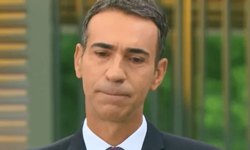 
				
					César Tralli emociona ao relatar preconceito com irmã com deficiência
				
				