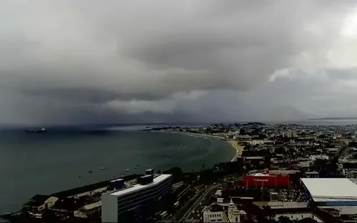 
				
					Chuvas em Salvador: muro desaba em bairro nobre e Marinha emite alerta
				
				