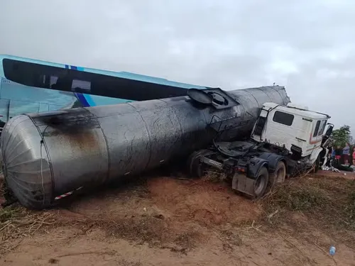 
				
					Cinco morrem e 23 ficam feridos em batida com ônibus na Bahia
				
				