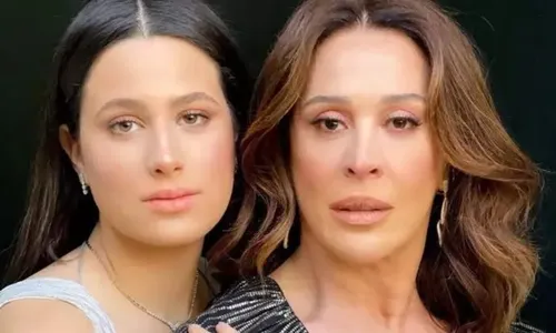 
					Claudia Raia compartilha encontro do filho caçula com famosas
				
				