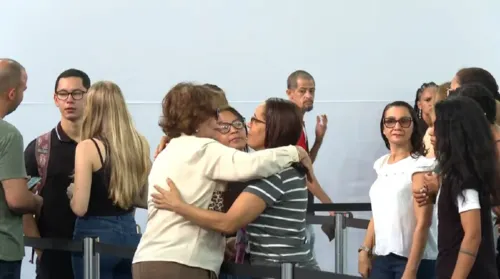 
				
					Divaldo Franco é enterrado sob aplausos e forte comoção em Salvador
				
				