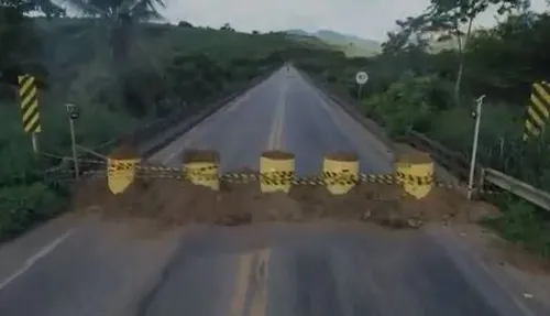 
				
					DNIT anuncia construção de uma nova ponte sobre o Rio Jequitinhonha
				
				