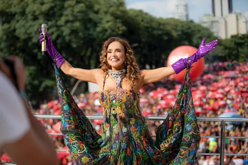   					The Voice Brasil: 10 cantores que deveriam estar no júri do reality  				  				