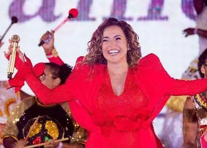 
				
					Daniela Mercury lança audiovisual de 40 anos com Ivete e Olodum
				
				