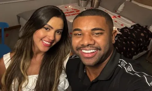 
				
					Davi Brito sai de delegacia comendo pipoca após ser acusado de ameaça
				
				