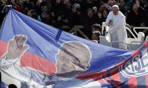
				
					De Jorge Mario a Papa Francisco, o amor pelo Cyclone nunca mudou!
				
				