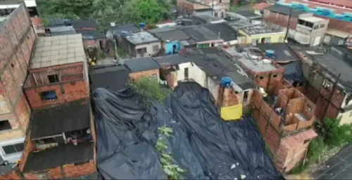 
				
					Dez casas são interditadas após deslizamento em cidade da Bahia
				
				