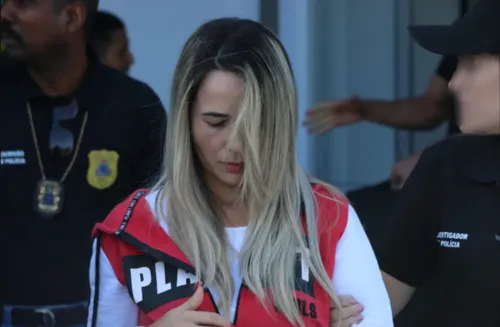 
				
					'Dona Maria', mulher apontada como maior traficante da Bahia, é presa
				
				