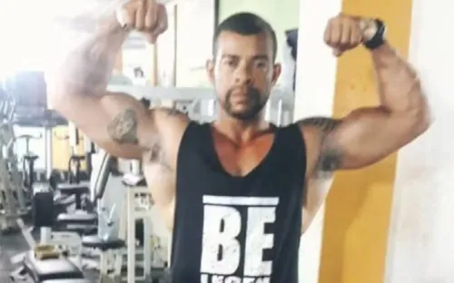 
				
					Dono de academia é encontrado morto pela filha dentro de casa na Bahia
				
				