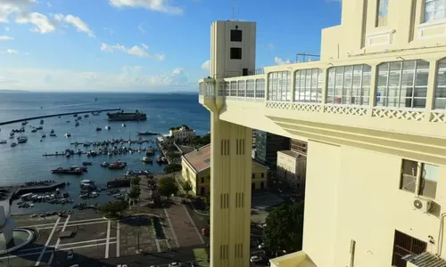 
				
					Elevador Lacerda reabre com entrada grátis e funciona 24h no Carnaval
				
				