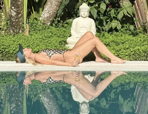 
				
					Eliana ostenta corpão ao renovar o bronze em feriadão; veja fotos
				
				