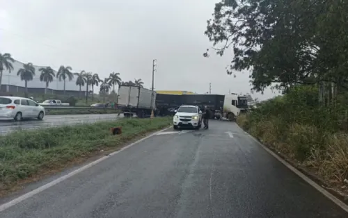 
				
					Engavetamento entre sete veículos deixa cinco feridos na Bahia
				
				