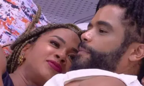 
				
					'BBB 25': irmã defende Aline em polêmica de beijo com Thamiris
				
				