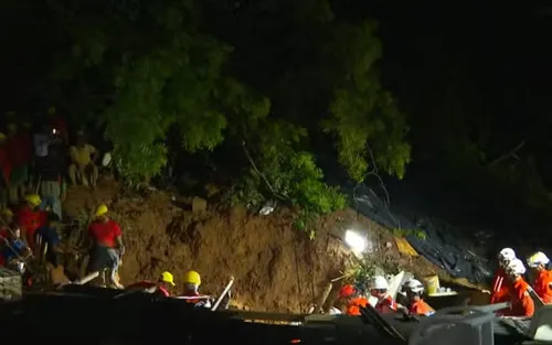 
				
					Estragos causados pelas chuvas deixam dois desaparecidos em Salvador
				
				