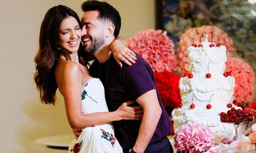 
				
					Éverton Ribeiro abre álbum de fotos com aniversário da esposa: ‘Amor'
				
				