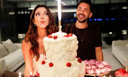 
				
					Éverton Ribeiro abre álbum de fotos com aniversário da esposa: ‘Amor'
				
				