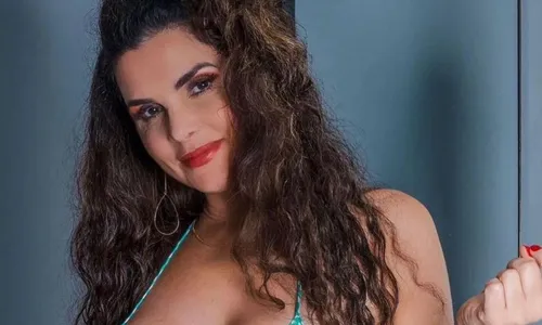 
				
					Ex-A Fazenda Luiza Ambiel escolhe fã para pornô: 'Cansei de brinquedo'
				
				