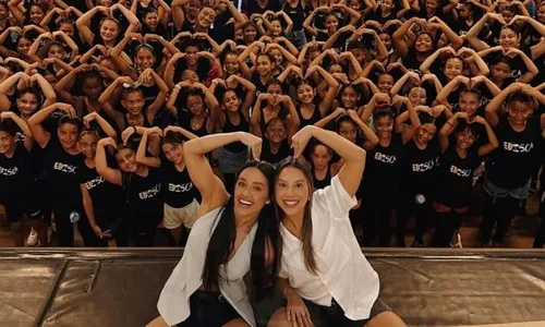 
				
					Ex-BBBs Renata e Eva são homenageadas na Câmara do Ceará e web reage
				
				