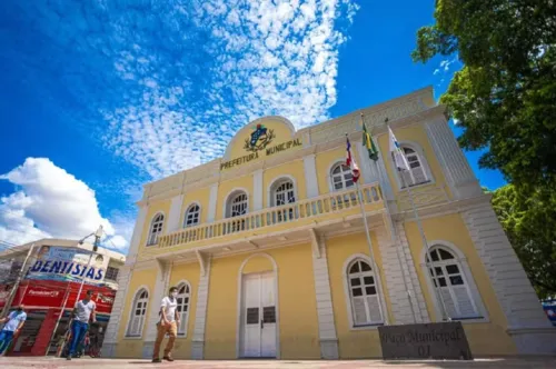 
				
					Ex-diretor de escola é condenado a mais de 10 anos de prisão na Bahia
				
				