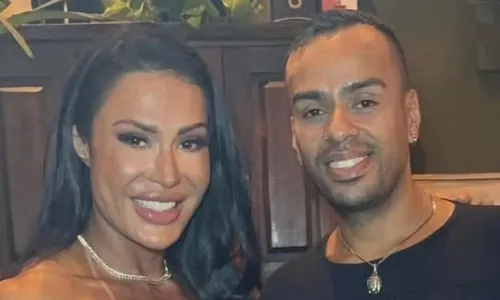 
				
					Ex-funcionário xinga Gracyanne e expõe mentira: 'Enchendo de bomba'
				
				