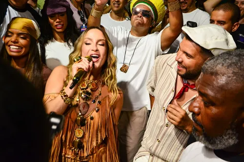 
				
					FOTOS: Claudia Leitte canta no meio do povo em ensaio no Candyall
				
				