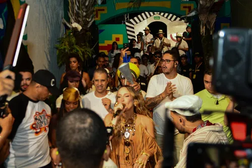 
				
					FOTOS: Claudia Leitte canta no meio do povo em ensaio no Candyall
				
				