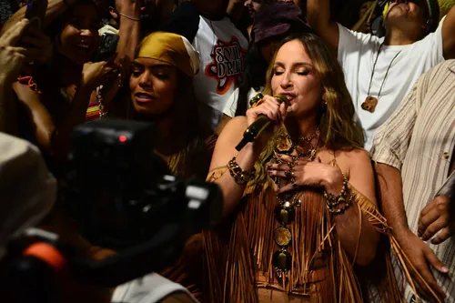 
				
					FOTOS: Claudia Leitte canta no meio do povo em ensaio no Candyall
				
				