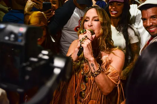 
				
					FOTOS: Claudia Leitte canta no meio do povo em ensaio no Candyall
				
				