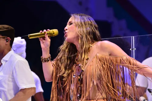 
				
					FOTOS: Claudia Leitte canta no meio do povo em ensaio no Candyall
				
				