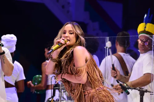 
				
					FOTOS: Claudia Leitte canta no meio do povo em ensaio no Candyall
				
				