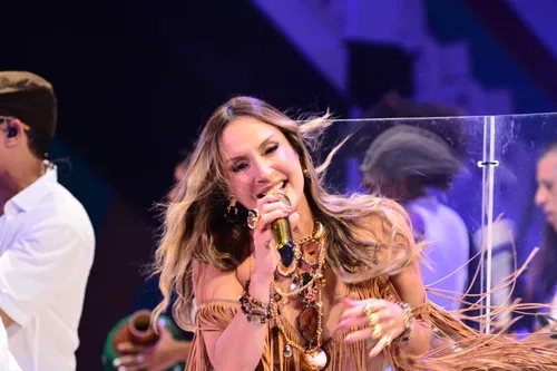 
				
					FOTOS: Claudia Leitte canta no meio do povo em ensaio no Candyall
				
				