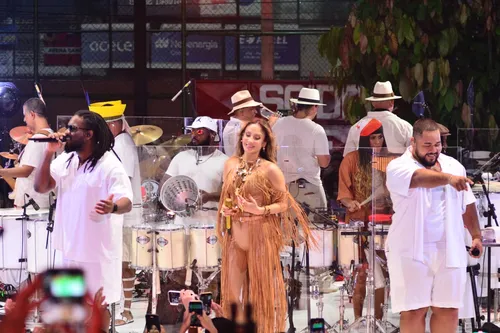 
				
					FOTOS: Claudia Leitte canta no meio do povo em ensaio no Candyall
				
				