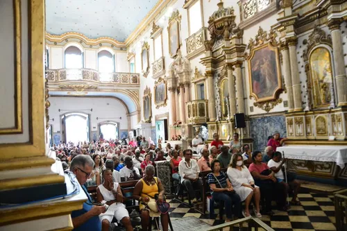 
				
					FOTOS: Devotos se reúnem em celebração a Santa Luzia em Salvador
				
				