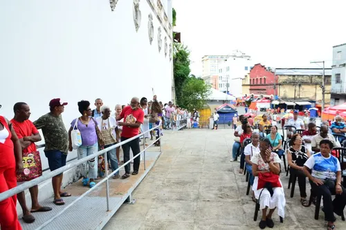 
				
					FOTOS: Devotos se reúnem em celebração a Santa Luzia em Salvador
				
				