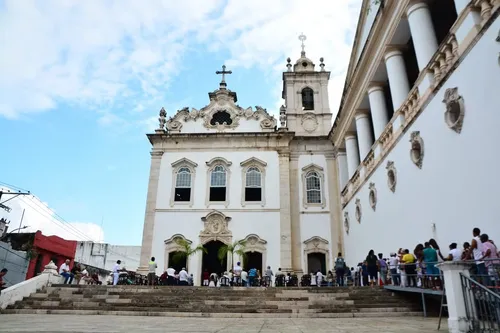 
				
					FOTOS: Devotos se reúnem em celebração a Santa Luzia em Salvador
				
				